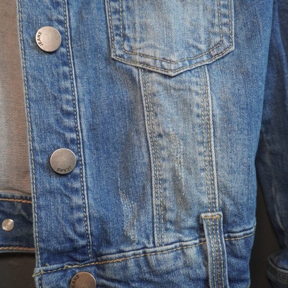Denim Girls Mid Wash Distressed Button Down Casual Jean Jacket Size Medium - Picture 2 of 7